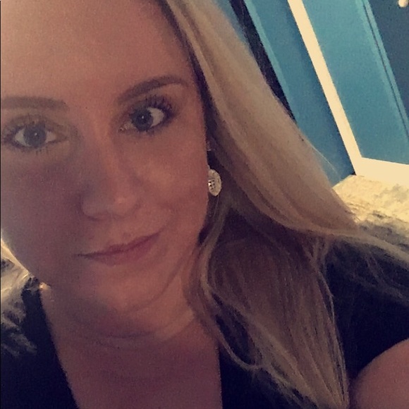 Meet your Posher, Amanda - Picture 1 of 1